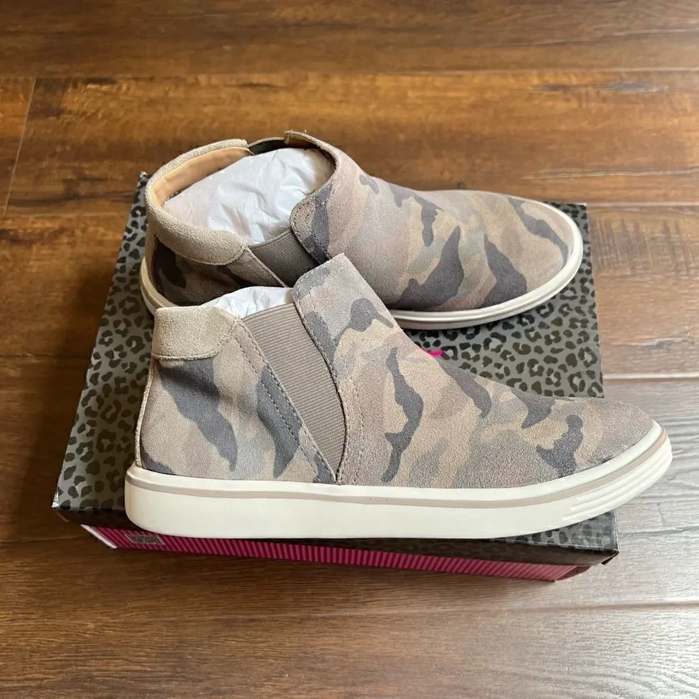 Me Too camo ankle booties